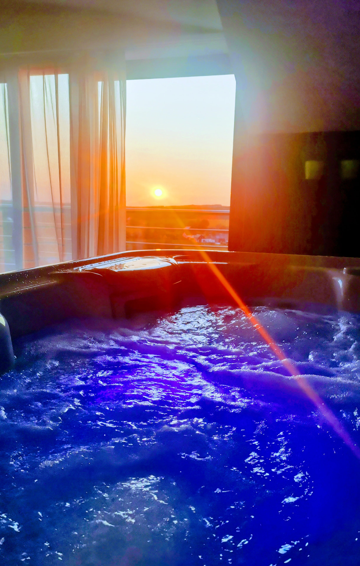 Jacuzzi privatif face au coucher de soleil